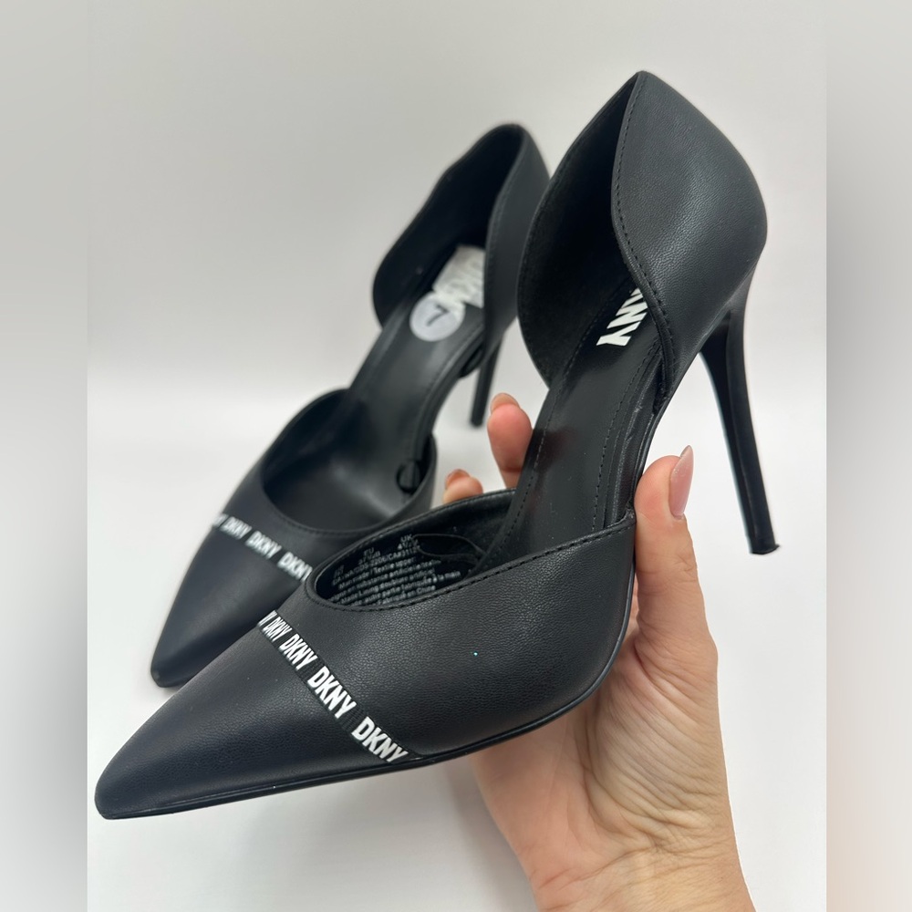 DKNY monogram spell out logo black stiletto 4” heels shoes women’s pumps size 7